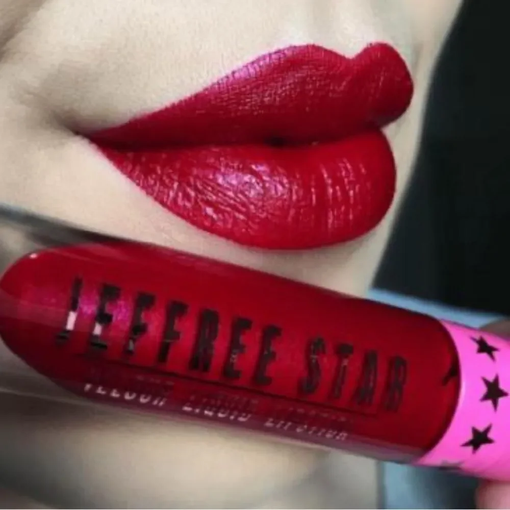 Jeffree Star Velour Liquid Lipst POINTSETTIA
